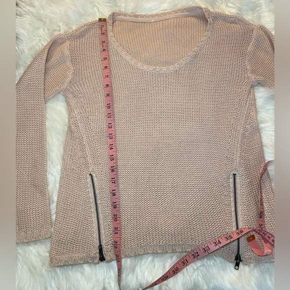 Light Pink Medium Knit Sweater with Zipper Accents on Bottom - Picture 5 of 10